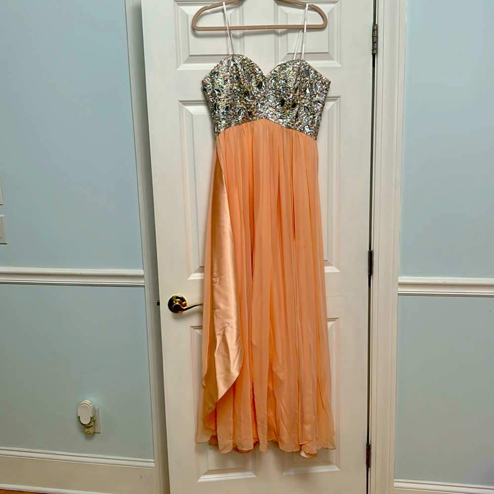 Beautiful Gow perfect for wedding, Gala or Prom